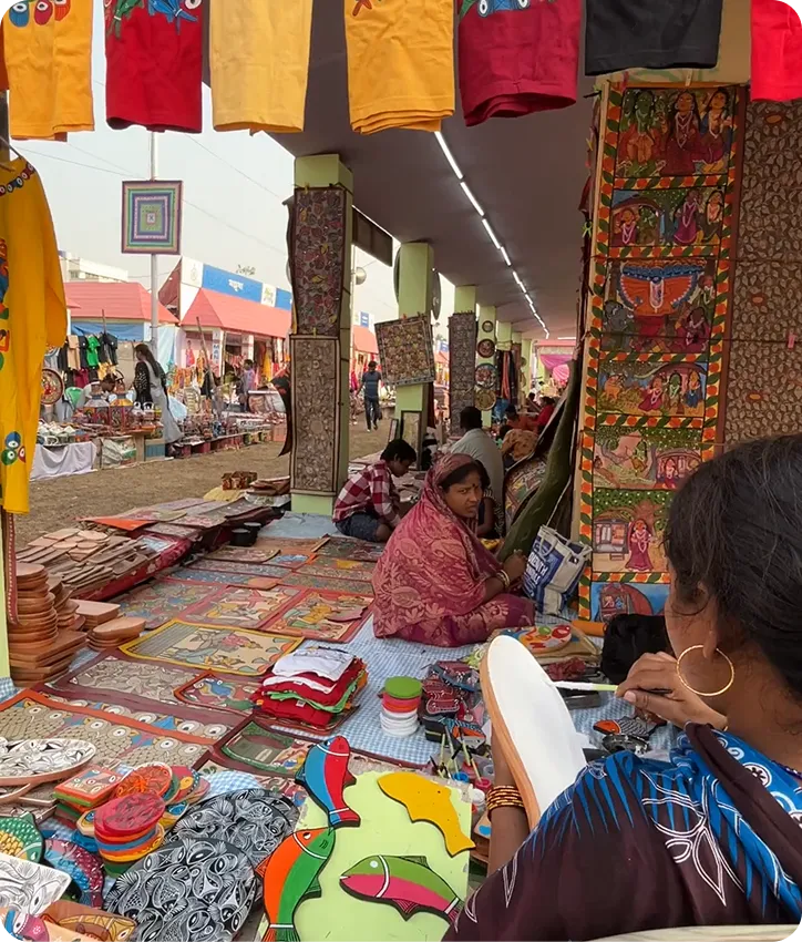 A colourful handicraft market in India, easy on a backpacker budget